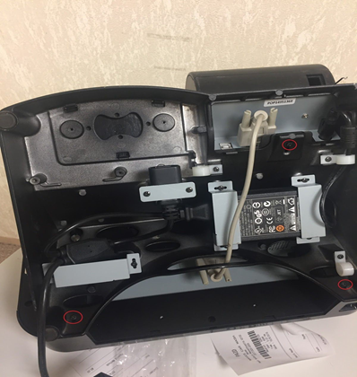 Removing and Replacing the Screen of a POS